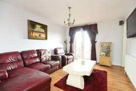 3 bedroom Flat to re...
