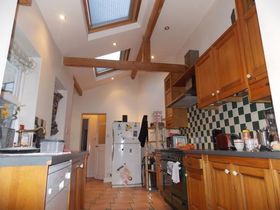 2 bedroom Flat for s...