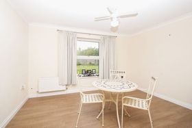 5 bedroom Detached t...