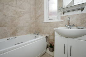 3 bedroom Flat for s...