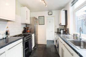 2 bedroom Property t...