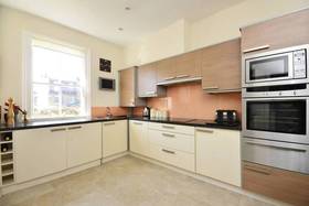 2 bedroom Flat to re...