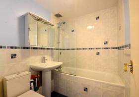 2 bedroom Flat to re...