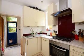 2 bedroom Flat for s...