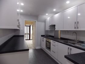 5 bedroom Detached f...