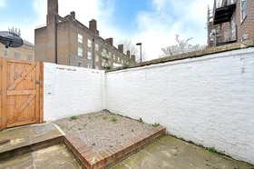2 bedroom Flat to re...