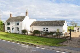 5 bedroom Detached f...