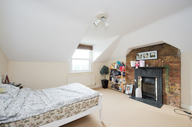 2 bedroom Flat for s...
