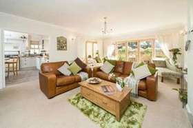 5 bedroom Detached f...