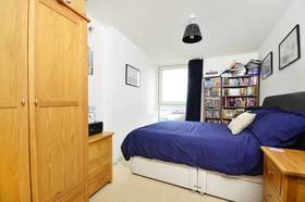 2 bedroom Flat for s...