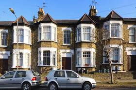 2 bedroom Flat to re...