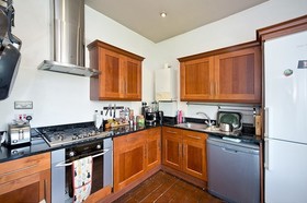 2 bedroom Flat for s...