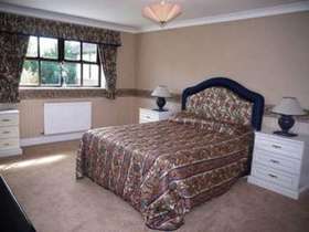 5 bedroom Detached t...
