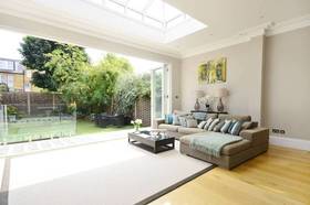 6 bedroom Detached t...