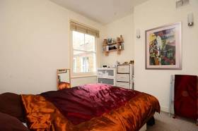 2 bedroom Flat for s...