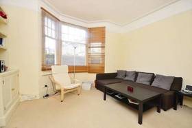 2 bedroom Flat for s...