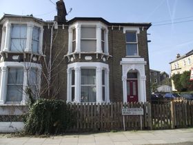 2 bedroom Flat for s...