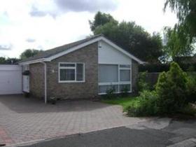 2 bedroom Bungalow f...