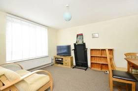 1 bedroom Flat to re...