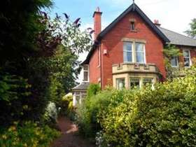 8 bedroom Detached f...