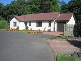 3 bedroom Bungalow f...