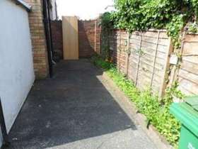 3 bedroom Flat to re...