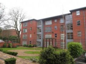 2 bedroom Flat for s...