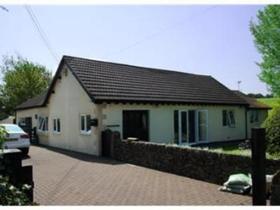 3 bedroom Bungalow f...