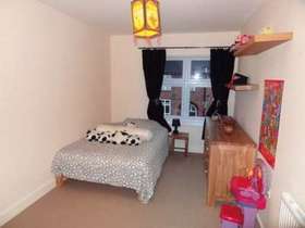 1 bedroom Property t...