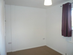 2 bedroom End of Ter...