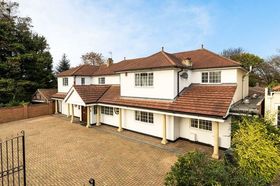 5 bedroom Detached f...