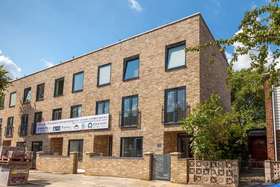 3 bedroom End of Ter...