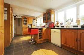 5 bedroom Detached f...