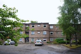 2 bedroom Flat for s...