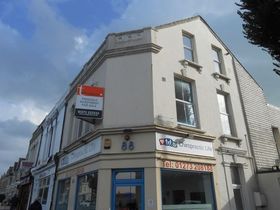 2 bedroom Flat for s...