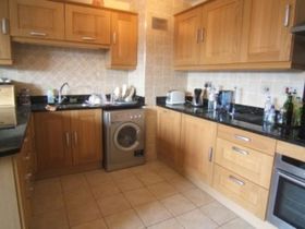 2 bedroom Flat for s...