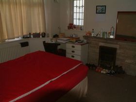 5 bedroom Detached t...