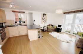 2 bedroom Flat for s...