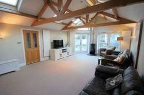 6 bedroom Semi-Detac...