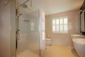 5 bedroom Detached f...