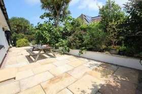 5 bedroom Detached f...