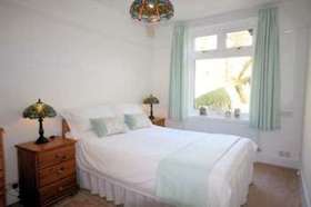 5 bedroom Detached f...