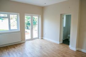 2 bedroom Flat for s...