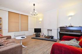 4 bedroom Maisonette...
