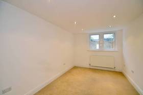 2 bedroom Flat to re...