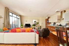 2 bedroom Flat to re...