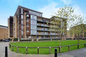 2 bedroom Flat for s...