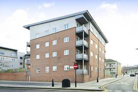 2 bedroom Flat for s...