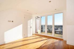 2 bedroom Flat to re...