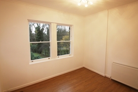 2 bedroom Flat for s...